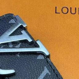 Black flower silver buckle