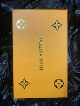 *Two piece gift box 2 * (easily damaged during transportation, non refundable once sold)