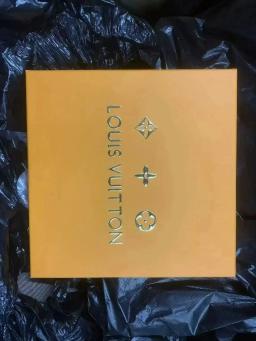 *Single Hat Gift Box * (easily damaged during transportation, non refundable once sold)