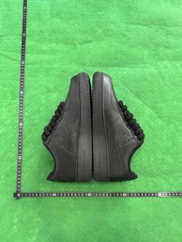 11 (black shoelaces)