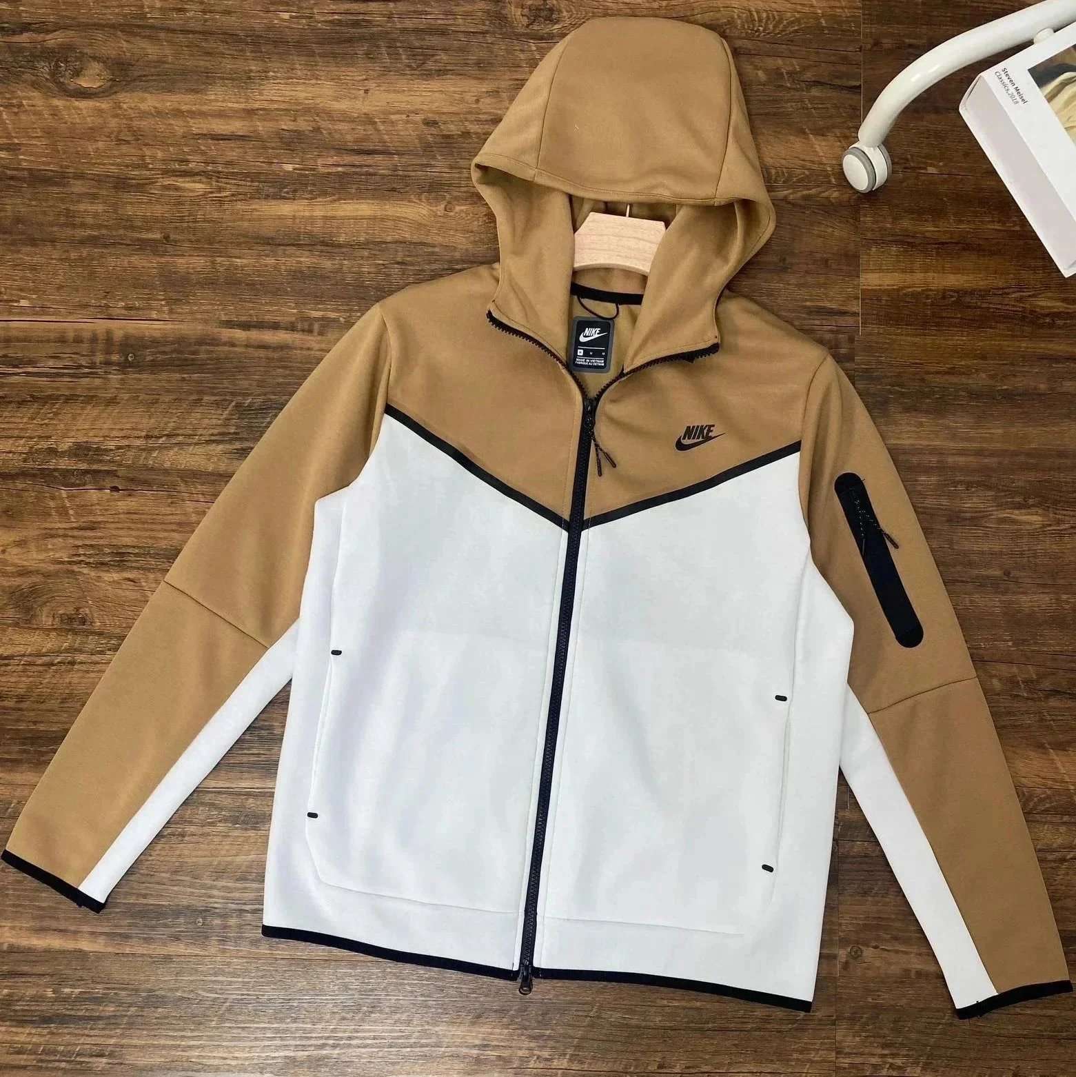 4490 khaki spliced white top